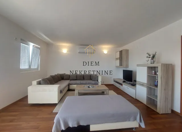 Izdavanje, dvosoban stan, 90m², Mrčevac, Tivat