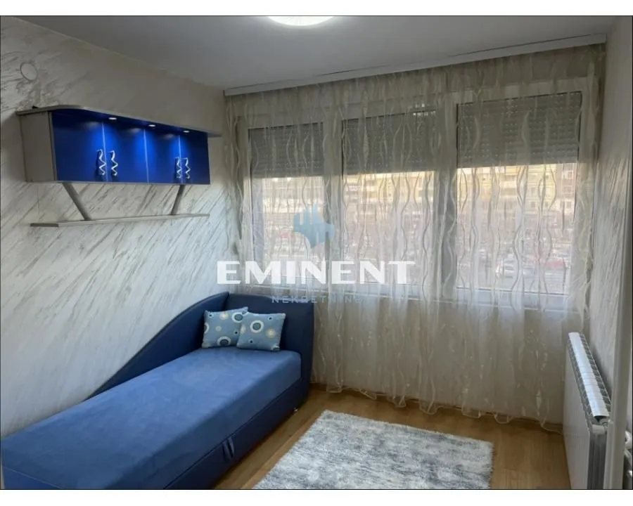 Smaller bedroom with a pull-out bed and a window.