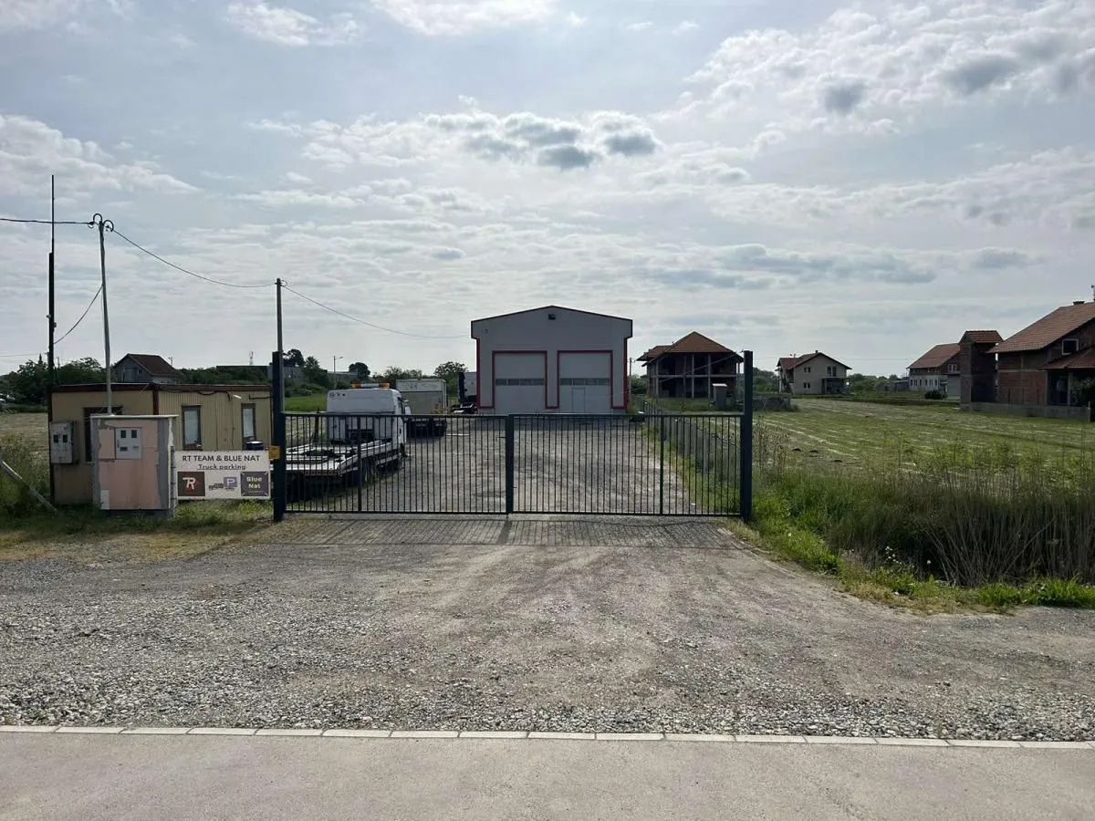 Izdavanje, poslovni prostor, 1400m², Čukarica, Beograd