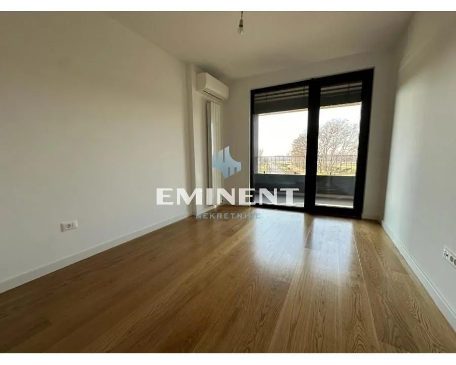 Empty room with wooden flooring and access to a terrace.