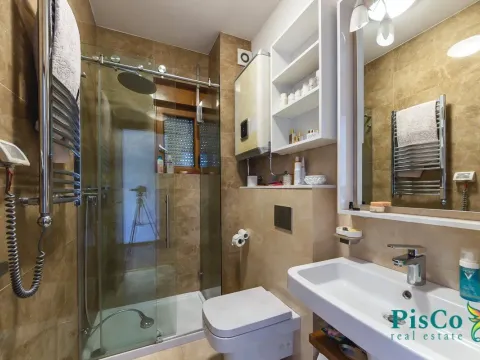 Izdavanje, četvorosoban stan, 135m², Centar, Podgorica - image 4