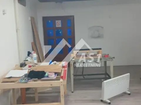 Izdavanje, poslovni prostor, 300m², Novi Sad Sve Podlokacije, Novi Sad - image 10