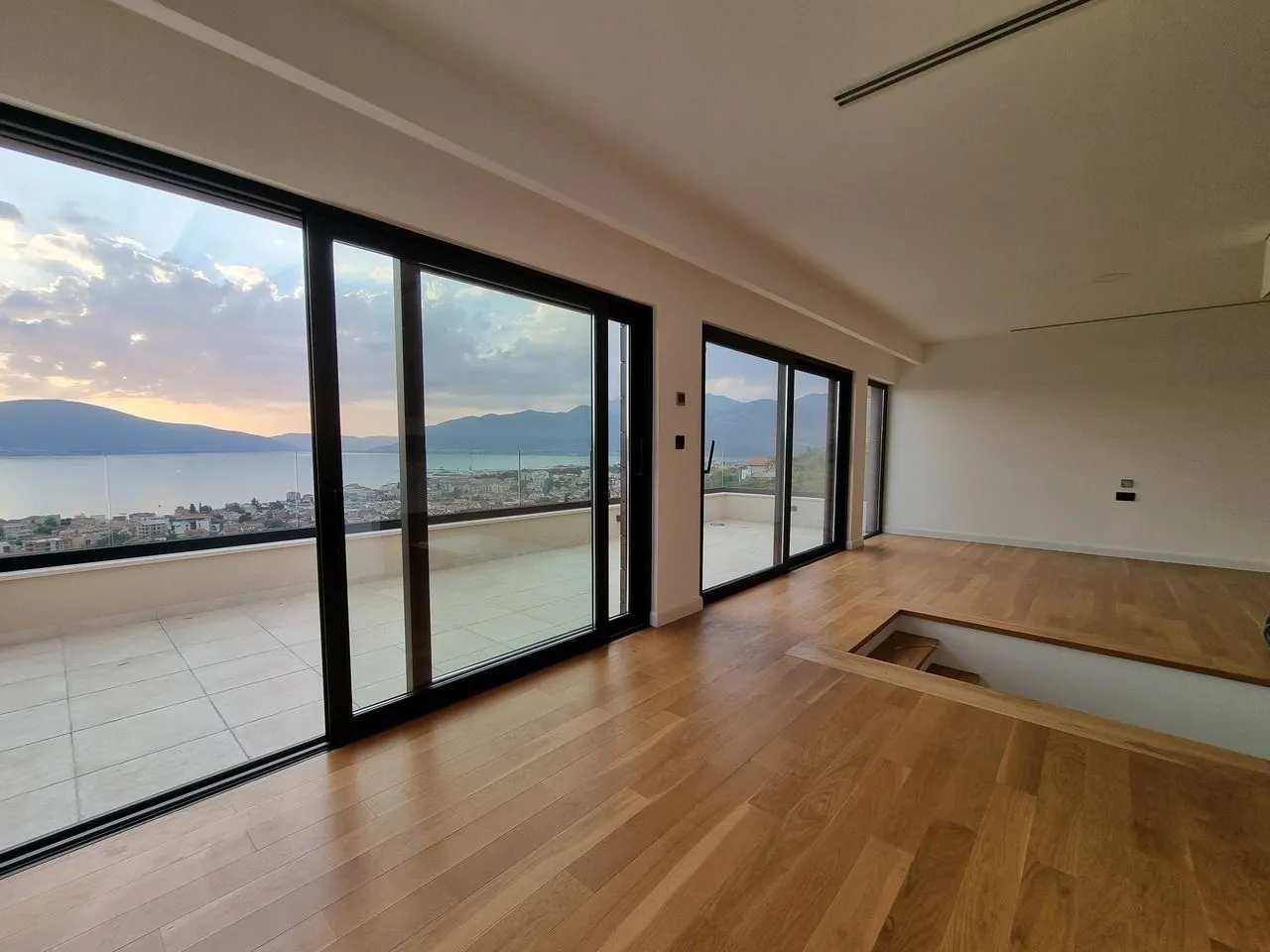Sale, house, 490m², Tivat, Crna Gora