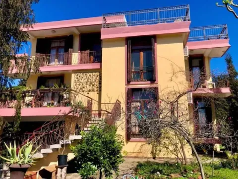 Prodaja, kuća, 300m², Bar, Crna Gora - image 1