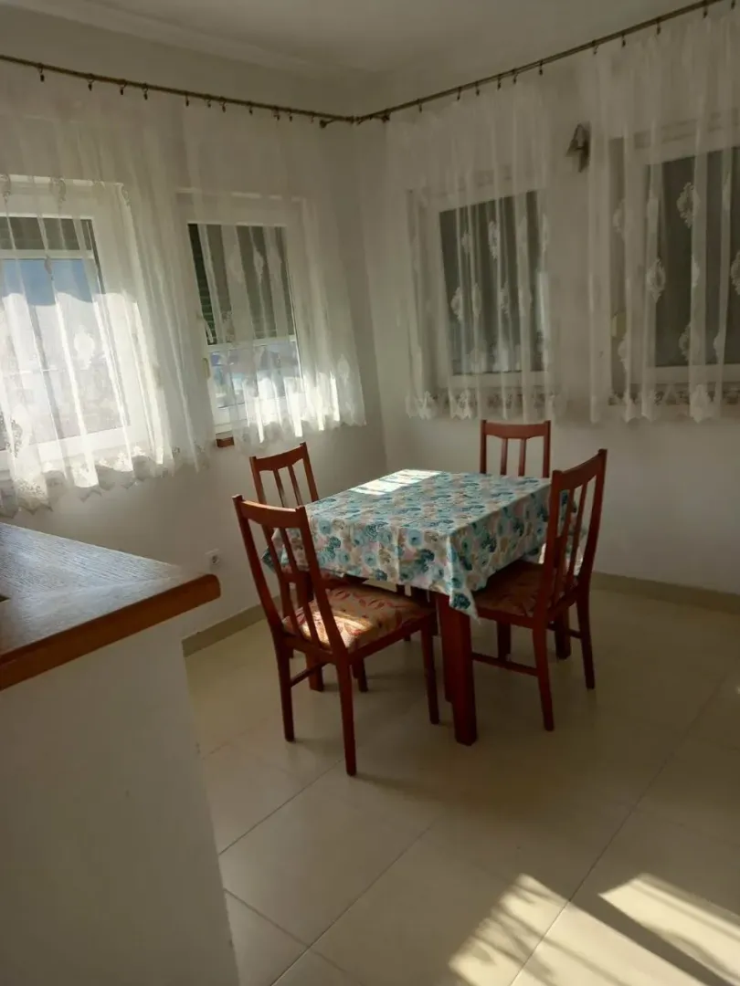 Izdavanje, dvosoban stan, 79m², Zelenika, Herceg Novi