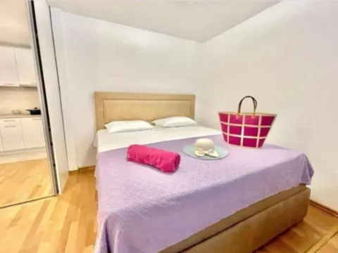 Izdavanje, garsonjera, 40m², Centar, Budva - image 6