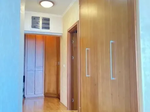 Izdavanje, dvosoban stan, 100m², Centar, Podgorica - image 9