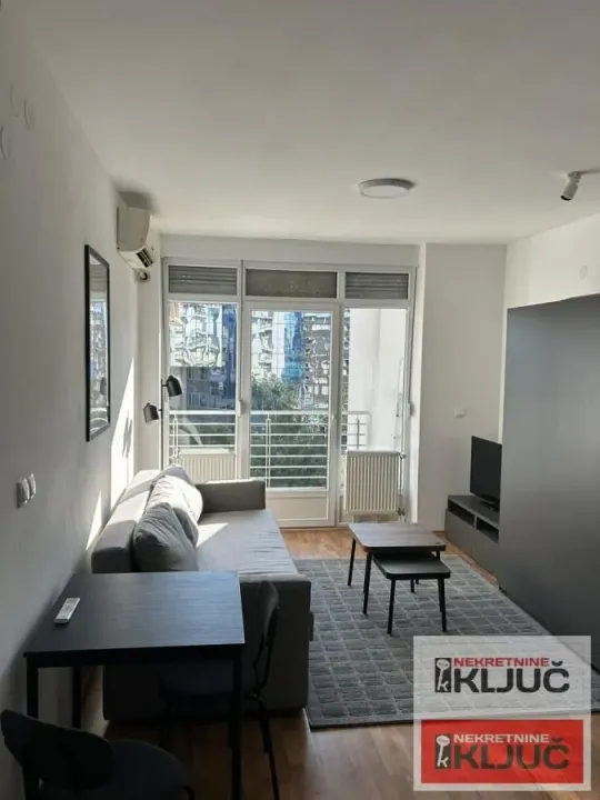 Izdavanje, garsonjera, 28m², Bulevar Oslobodjenja, Novi Sad Sve Podlokacije