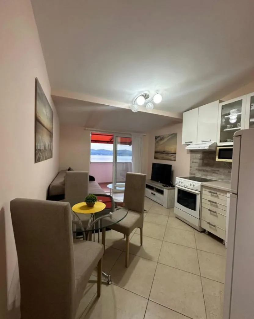 Izdavanje, jednosoban stan, 45m², Centar, Tivat