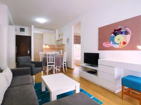 Izdavanje, dvosoban stan, 47m², Centar, Budva - image 3