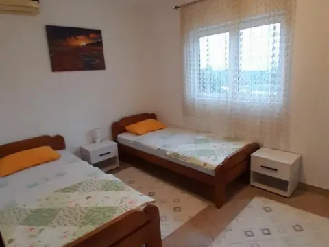 Izdavanje, trosoban stan, 120m², Tivat, Crna Gora - image 3