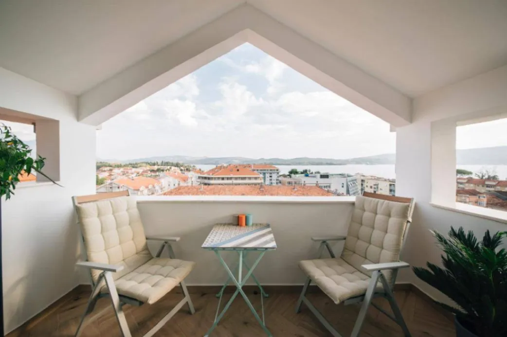 Prodaja, dvosoban stan, 93m², Centar, Tivat