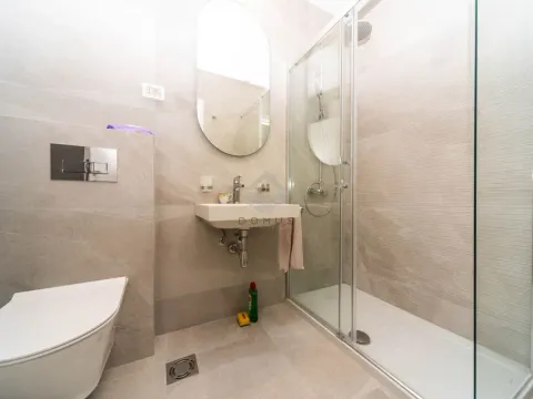 Izdavanje, poslovni prostor, 49m², Central Point, Podgorica - image 6