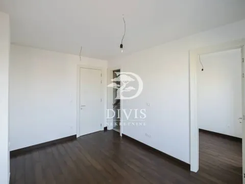 Sale, three bedroom apartment, 119m², Kalenić Pijaca, Vračar Sve Podlokacije - image 8