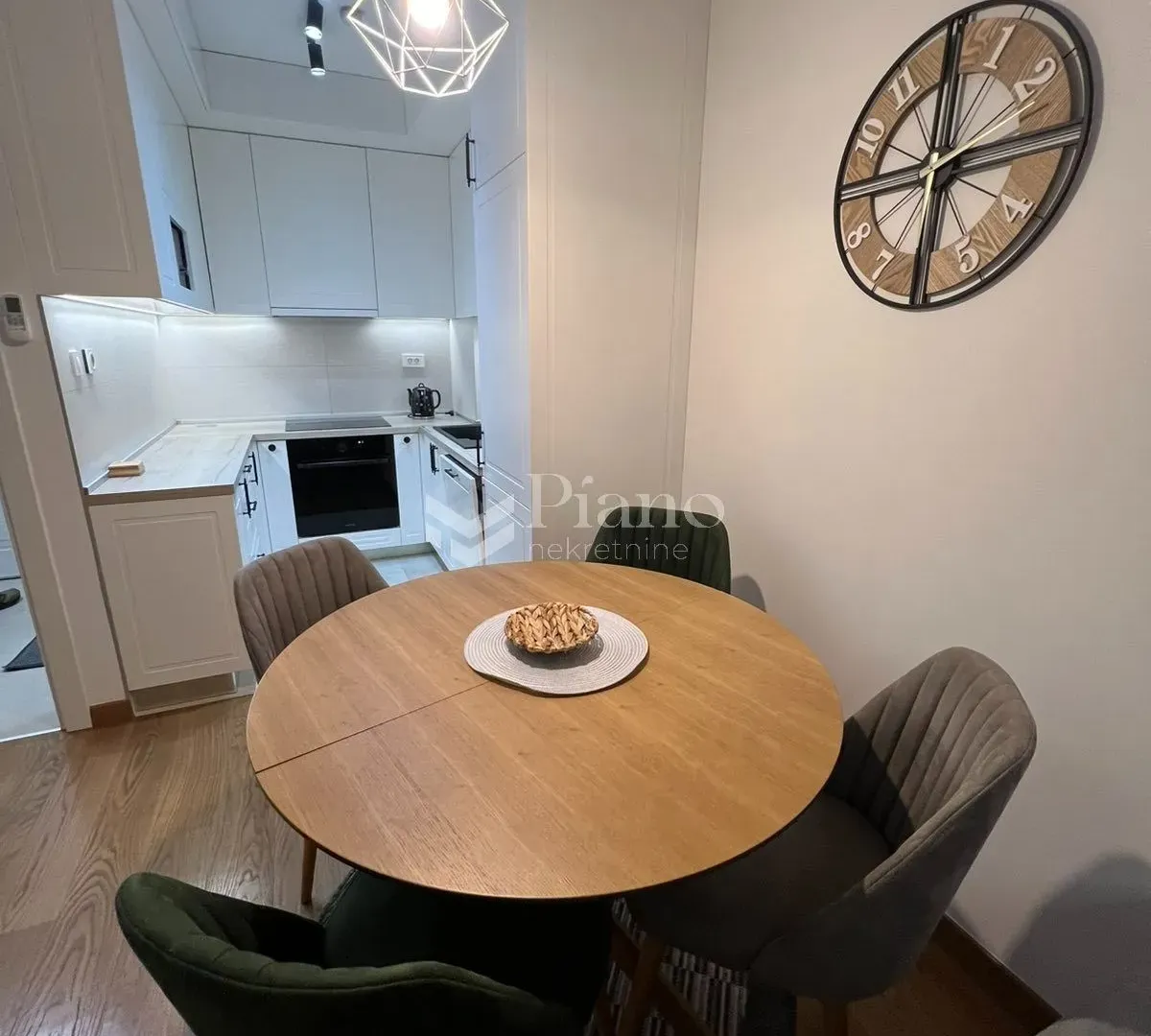 Izdavanje, jednosoban stan, 42m², Tološka šuma, Podgorica