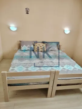 Bedroom with a double bed and wall lamps. - image 6