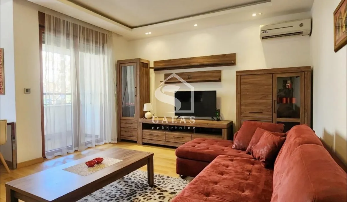 Izdavanje, dvosoban stan, 43m², Vračar Sve Podlokacije, Beograd