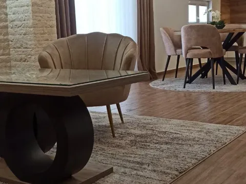 Rent, one bedroom apartment, 75m², Dumidran, Tivat - image 2