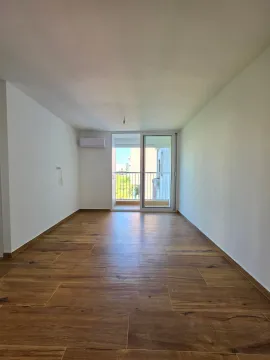 Sale, one bedroom apartment, 37m², Blok 5, Podgorica - image 3