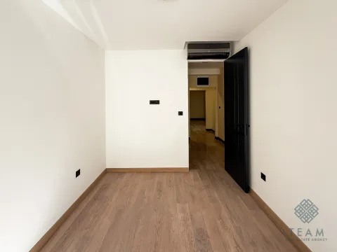 Izdavanje, trosoban stan, 111m², Vezirov Most, Podgorica - image 11