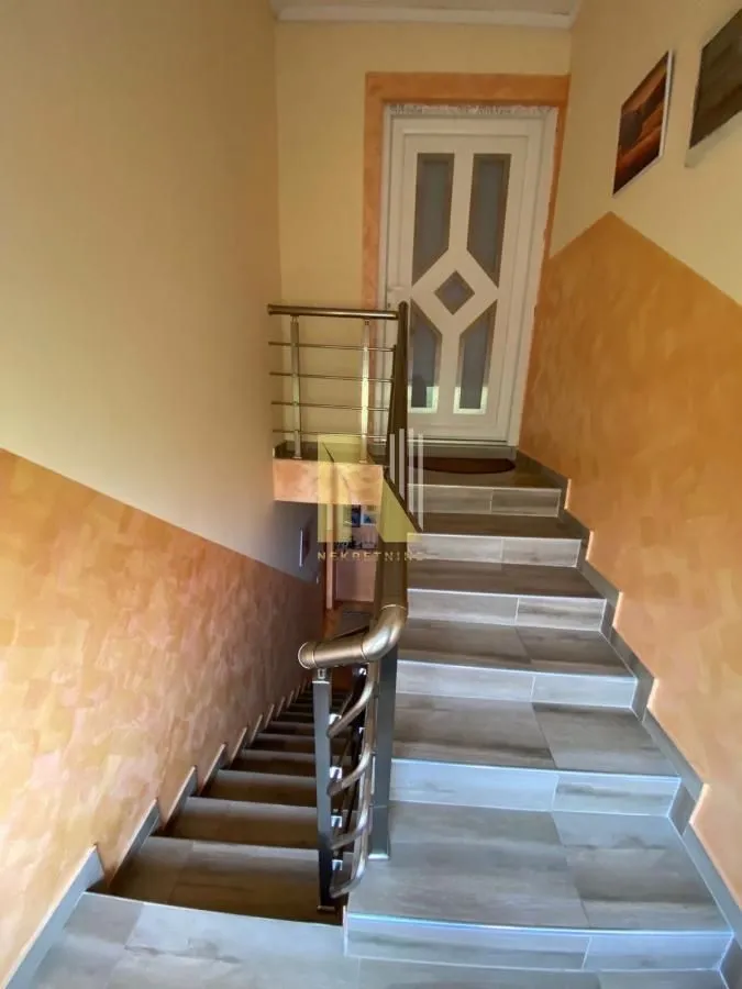Prodaja, kuća, 272m², Kać, Novi Sad Sve Podlokacije