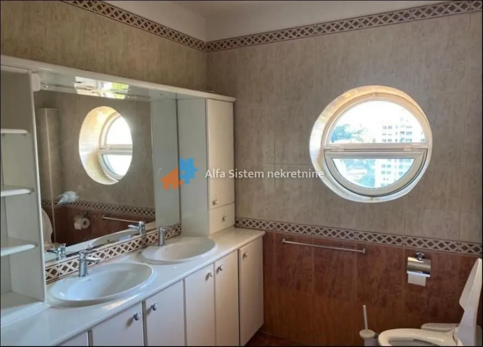 Rent, four bedroom apartment, 250m², Savski Venac, Beograd