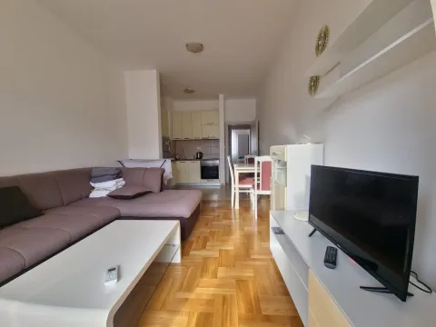 Rent, two bedroom apartment, 51m², Budva, Crna Gora - image 3