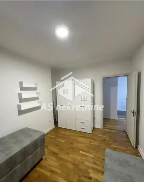 Izdavanje, trosoban stan, 54m², Trošarina, Voždovac Sve Podlokacije