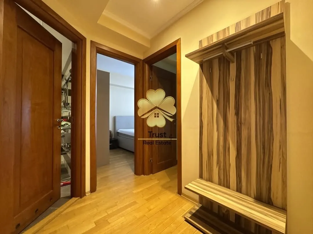 Izdavanje, trosoban stan, 100m², Centar, Podgorica