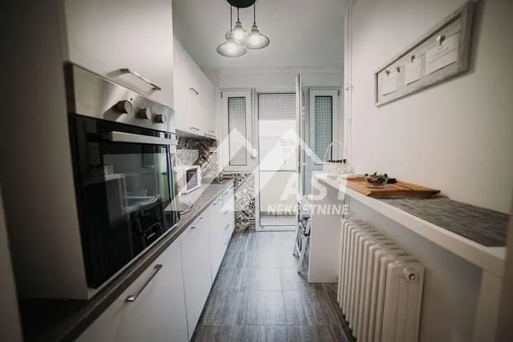 Izdavanje, dvosoban stan, 50m², Centar, Novi Sad