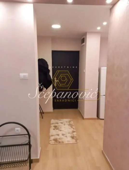 Prodaja, dvosoban stan, 39m², Žitni trg, Zrenjanin