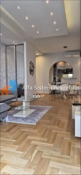 Izdavanje, dvosoban stan, 54m², Vračar Sve Podlokacije, Beograd