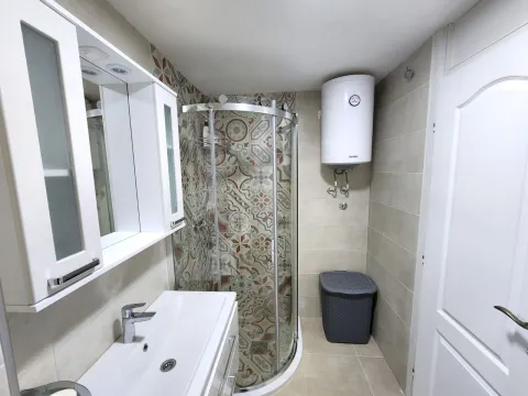 Izdavanje, jednosoban stan, 49m², Centar, Bar - image 11