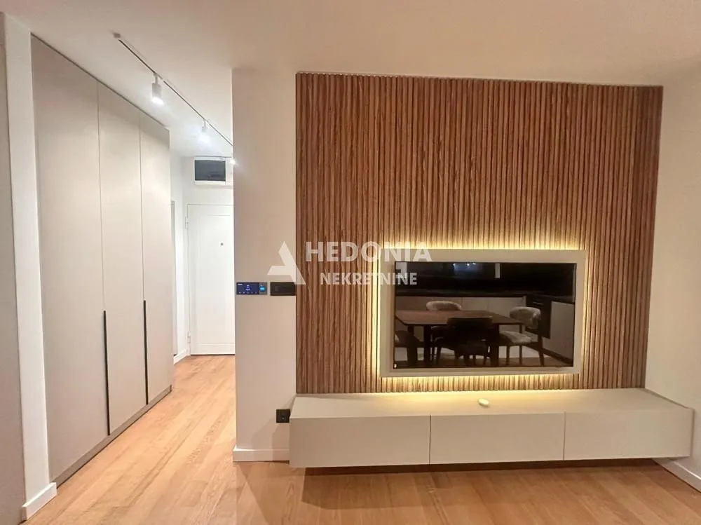 Izdavanje, trosoban stan, 65m², Vračar Sve Podlokacije, Beograd