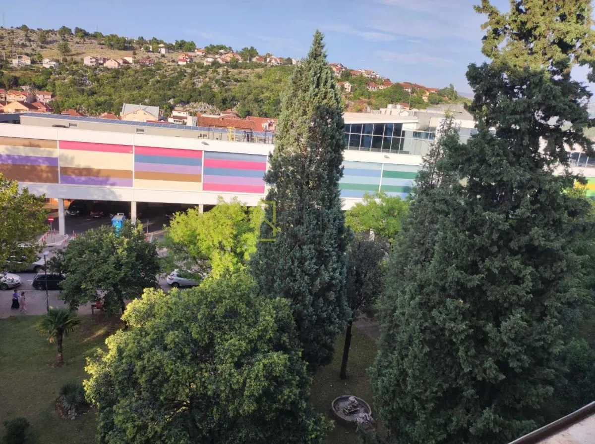 Prodaja, trosoban stan, 100m², Blok 5, Podgorica