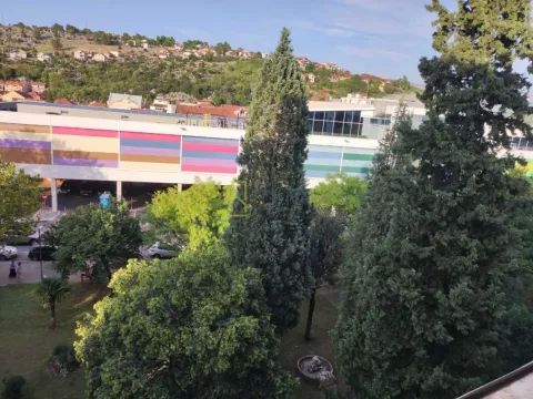 Prodaja, trosoban stan, 100m², Blok 5, Podgorica - image 14