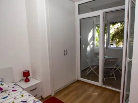 Daily-rent, one bedroom apartment, 50m², Centar, Bar - image 7