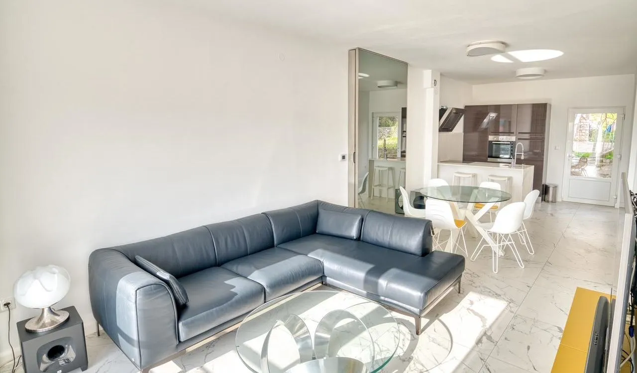 Sale, two bedroom apartment, 60m², Petrovac, Budva