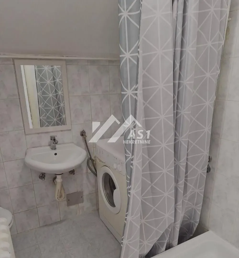 Izdavanje, stan, 21m², Bulevar Oslobodjenja, Novi Sad Sve Podlokacije