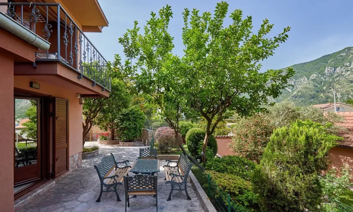 Sale, house, 120m², Dobrota, Kotor