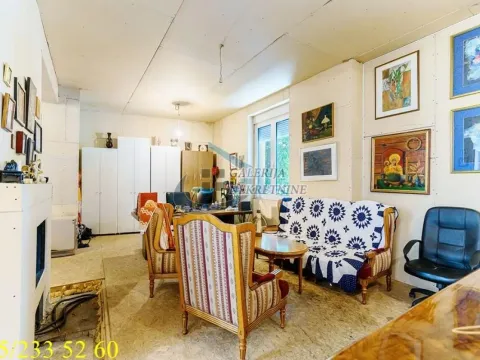 Sale, two bedroom apartment, 86m², Kalenić Pijaca, Vračar Sve Podlokacije - image 8
