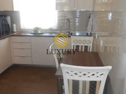 Izdavanje, kuća, 300m², Zabjelo, Podgorica - image 9