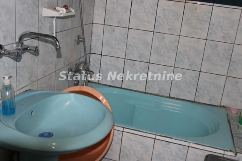 Prodaja, trosoban stan, 81m², Petrovaradin, Novi Sad