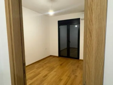 Izdavanje, jednosoban stan, 46m², City Kvart, Podgorica - image 2