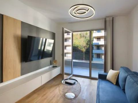 Prodaja, dvosoban stan, 55m², Bečići, Budva - image 1