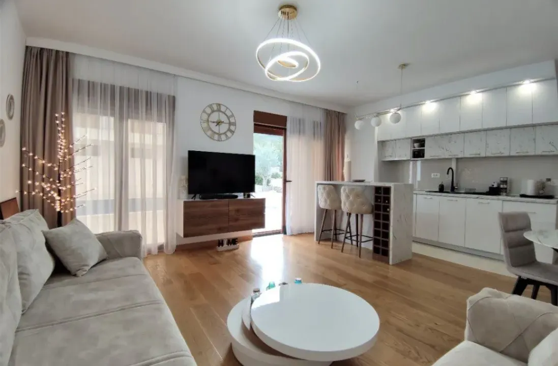Izdavanje, jednosoban stan, 51m², Obala Đuraševića, Tivat