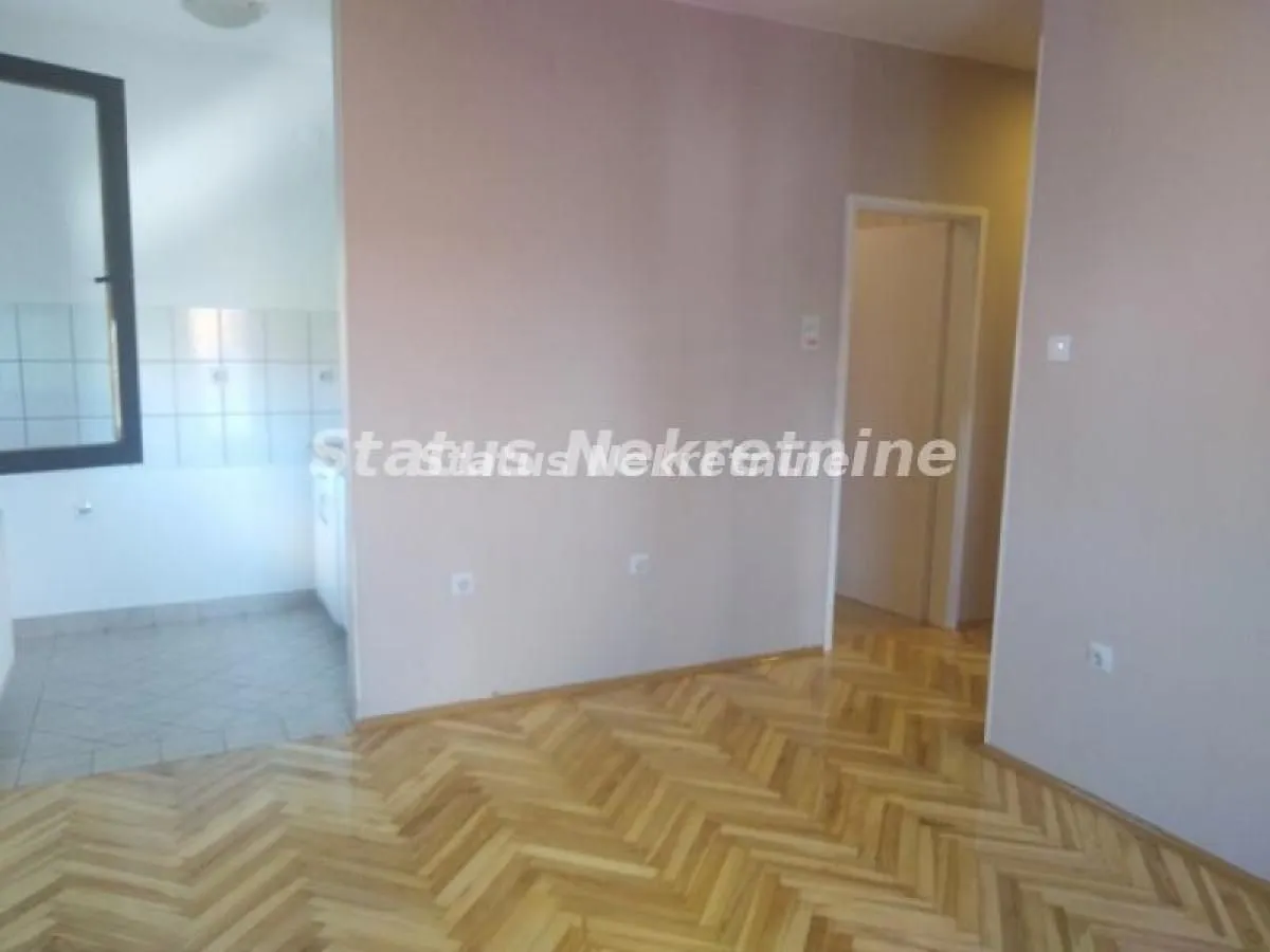 Izdavanje, jednosoban stan, 36m², Cara Dušana, Novi Sad Sve Podlokacije