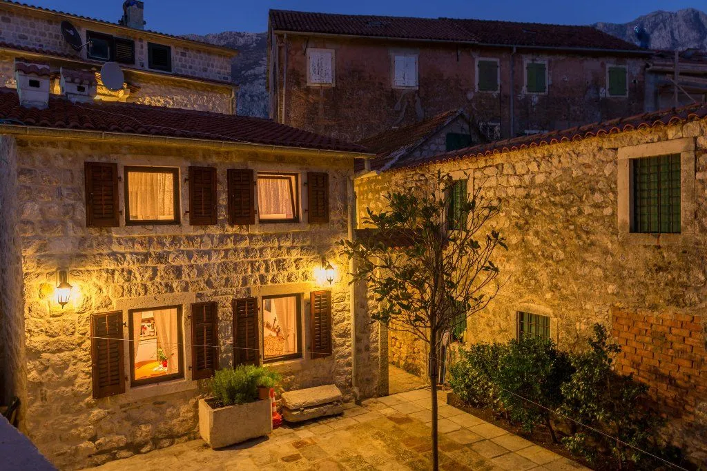 Sale, house, 355m², Prčanj, Kotor