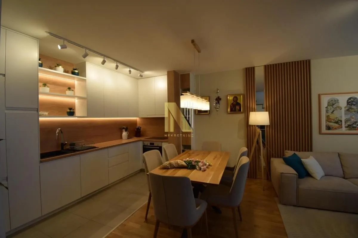 Prodaja, četvorosoban stan, 111m², Nova Detelinara, Novi Sad Sve Podlokacije