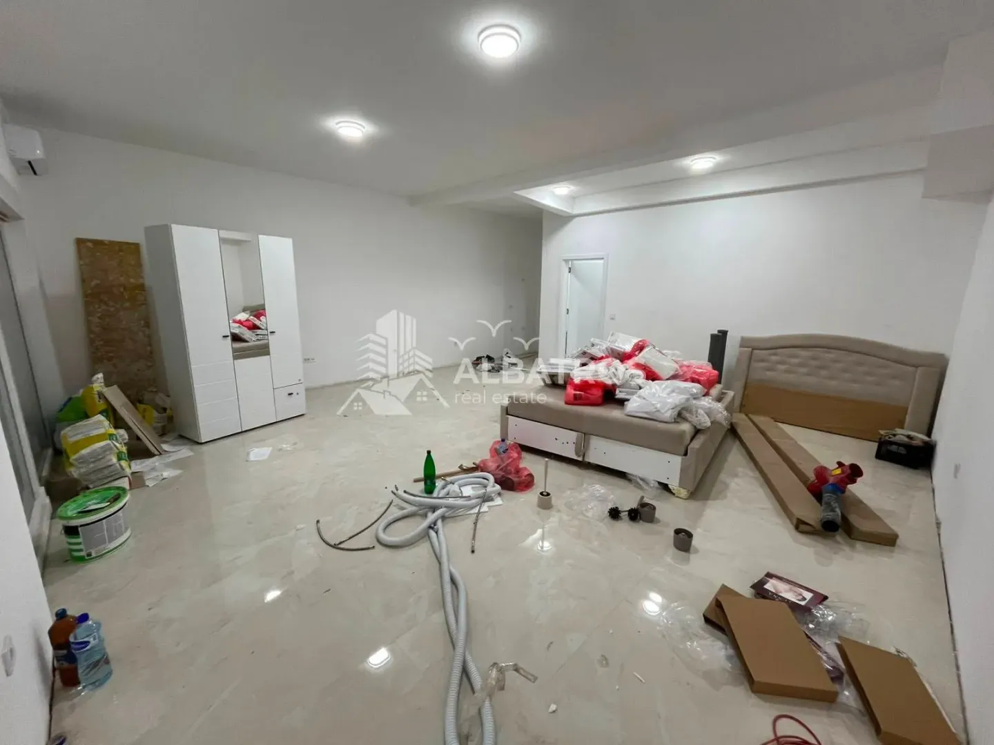 Rent, office space, 104m², Polje, Bar